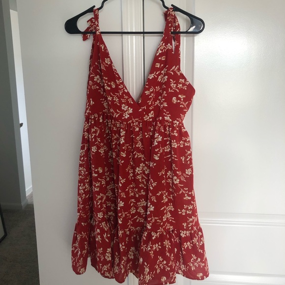 SHEIN Dresses & Skirts - Adorable red floral babydoll dress